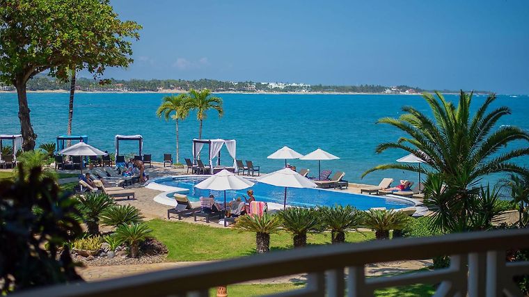 Velero Beach Resort pool and ocean view
